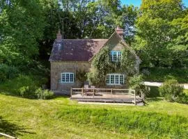 Luxury 2 Bed Woodland Cottage on Rewilding Estate