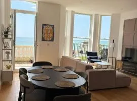Stunning 3 Bed Apartment with Seaview