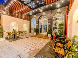 RosaLie Quảng Bình Hotel，位于洞海的酒店
