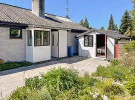 Gorgeous Home In Væggerløse With Wifi