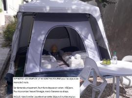 Deux tentes confortables dans un joli jardin idéalement situé，位于塞特港的酒店