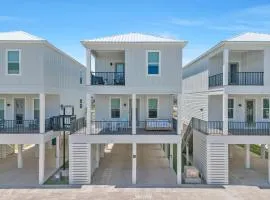 The Hangout House Relaxed 4BR Luxury, 3 King Suites, Walk to Beach, Pet Friendly