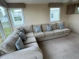 Lovely Caravan At Steeple Bay, Essex Ref 36056A