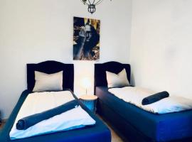 Lovely 2BR for 5P Peaceful & Central Stay，位于克洛斯特新堡的酒店