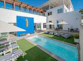 One Marine Drive Boutique Hotel & Spa by The Living Journey Collection，位于赫曼努斯的酒店