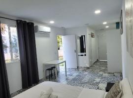 AYZ Silvela - Auto check-in property，位于马拉加的酒店
