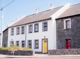 3 bedroom Townhouse in the heart of the Burren，位于巴利瓦根的酒店