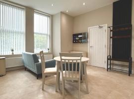 Brand New Lovely Flats by the Forest Tram Stop in Nottingham，位于诺丁汉的公寓