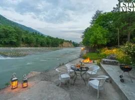 StayVista at Moets Waterfront Estate by the Riverside - 3BR with BBQ, Bonfire and Lawn