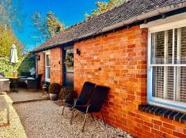 Raffinbow Retreat Cotswolds Cottage