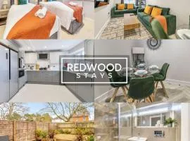 Huge 5 Bed 3 Bath House For Contractors & Families, 2X Free Parking, Free WiFi & Netflix By Redwood Stays