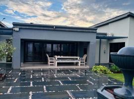 Pula Nala Lodge Bed & Breakfast，位于勒斯滕堡的酒店