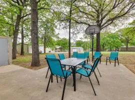 5 Blocks to Beach Access Sanders Island Getaway!