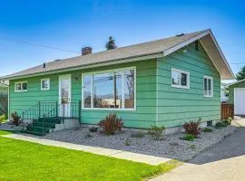 Walk to Flathead Lake: Airy Home w/ Mtn Views!
