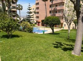 Descanso y jardines con piscinas，位于阿勒纳勒斯德尔索尔的酒店