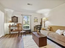Charming Vintage 3 Bedroom Townhome 30 or more Days by SkyRun Nashville
