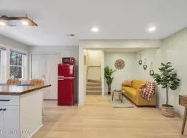 Apartment Minutes from Camelback Mountain with Washer Dryer