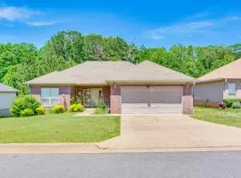 11 Mi to Dtwn Little Rock Home with Large Deck!