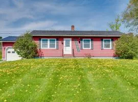 8 Mi to Jay Peak Resort Scenic Retreat with Deck