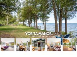 Yorita Manor - Lake Front Getaway! Dogs, Fire Pit & Deck，位于斯特金贝的酒店