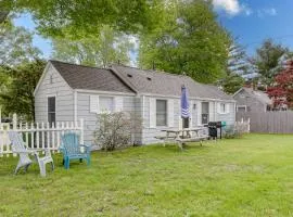 1 Mi to Ferry Sea Street Cottage in Hyannis