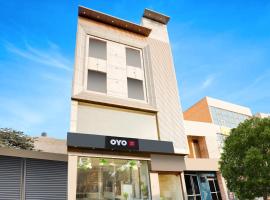 SPOT ON Lucky Hotel，位于Palwal的酒店