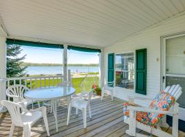 Tallman Lake Access Family-Friendly Home with Dock!，位于Fountain的酒店