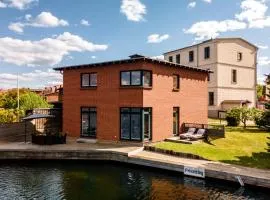 Seaside House - Ferienhaus mit privatem Bootsanleger, Terrasse und Wellness-Komfort direkt am Wasser