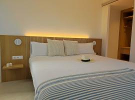 MYO Barcelona Hotel & Apartments，位于卡斯特尔德费尔斯的酒店