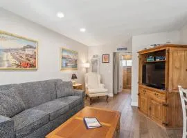 Lovely 1 Bed Beach Condo #128
