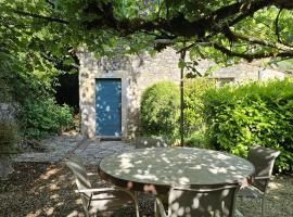 Les Pieds dans l'eau, Gîte Le Blagour，位于Lachapelle-Auzac的酒店