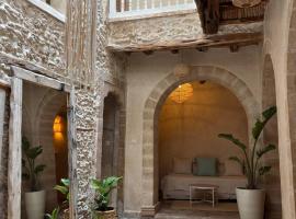 Authentic Riad - Sea View & Rooftop Spa，位于索维拉的酒店