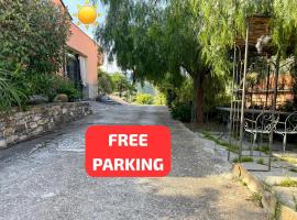 HOST4U - Olivo Al Mare, Splendido Appartamento al piano terra con Area Esterna e Parcheggio Auto a DOLCEDO, 10 minuti in auto dal Mare，位于多尔切多的酒店
