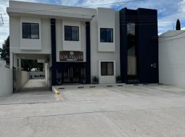 Hotel Los Valles Plus，位于克雷尔的酒店