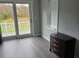 Charming Twin Ponds Estate On 27 Acres，位于Woodbourne的酒店