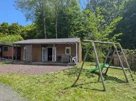 Mobil-home moderne dans la nature d'Auvergne - FR-1-814-134