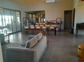 Casa de Campo Paraíso na canastra，位于德尔菲诺波利斯的酒店