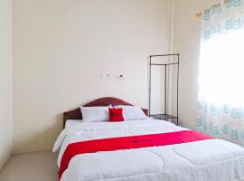 RedDoorz at Sekar Tanjung Homestay Sukoharjo，位于Bendosari的酒店
