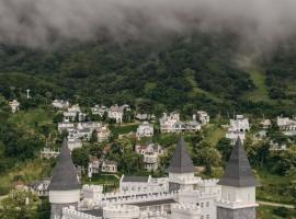 THE CASTELL CONDOMINIUM KHAOKHO BY Veerayut，位于Campson的酒店