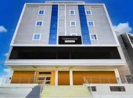 Super Townhouse LB Nagar Metro Station