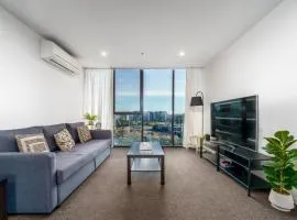 Luxury Living and Pool Views in the Heart of Woden - Hosted by Canstay