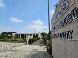 Heaven's Hotel &Resort，位于Ratlām的酒店