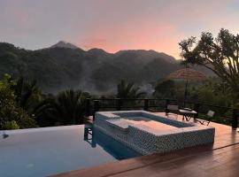 Secluded Couples Getaway Eco Mountain Romance，位于Valencia的酒店