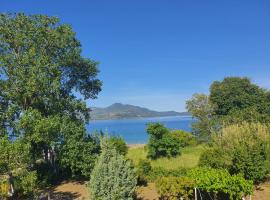 Lou Apartments & Hostel，位于艾迪普索斯的酒店