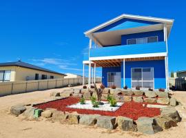 Azure Haven Holiday Home，位于Port Hughes的酒店