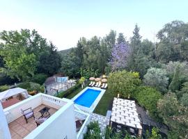 Villa Small Paradise private pool, jacuzzi, BBQ, complete privacy，位于伊利索斯的酒店