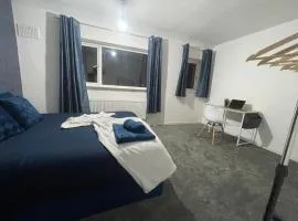 Lovely 3 Bedroom Home Heathrow Airport