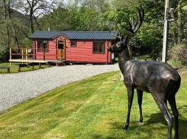 Rashfield Sheilings - Riverside Lodges by Pucks Glen Dunoon Argyll，位于达农的酒店