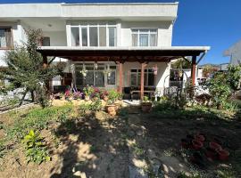 Hera Pansiyon，位于G&ouml;k&ccedil;eada的乡村别墅