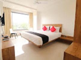 The Orange Flag - Renuka Hotel，位于Waluj Buzurg的酒店
